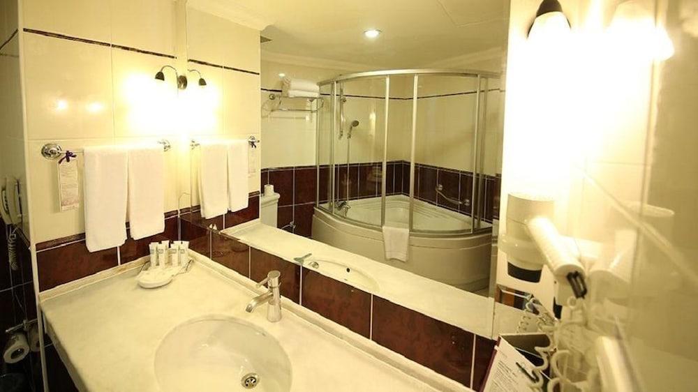 Anemon Grand Manisa Otel Exterior photo