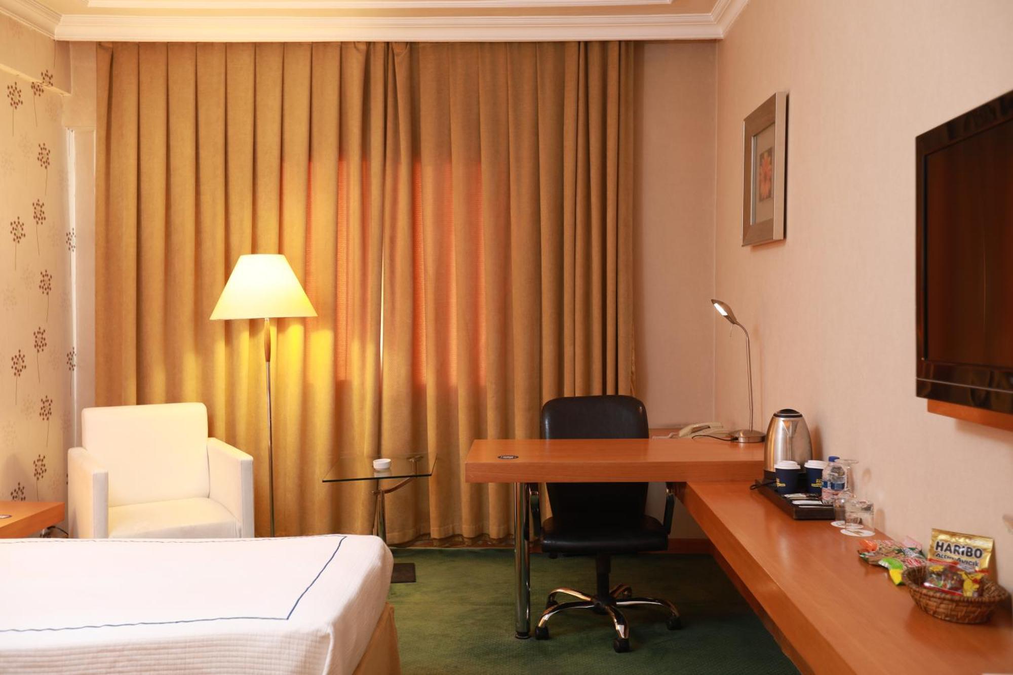 Anemon Grand Manisa Otel Exterior photo